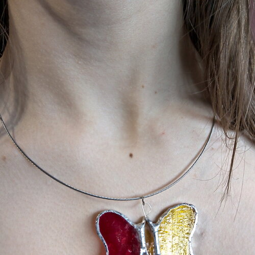 Pendentif papillon en vitrail tiffany