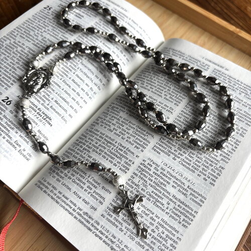 Chapelet chrétien fait main en cristal argent et croix argenté, rosaire élégant et spirituel, cadeau précieux religieux, communion, mariage