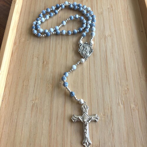 Chapelet chrétien fait main avec perles marbré bleu et croix argent, rosaire élégant et spirituel, cadeau original religieux,  communion