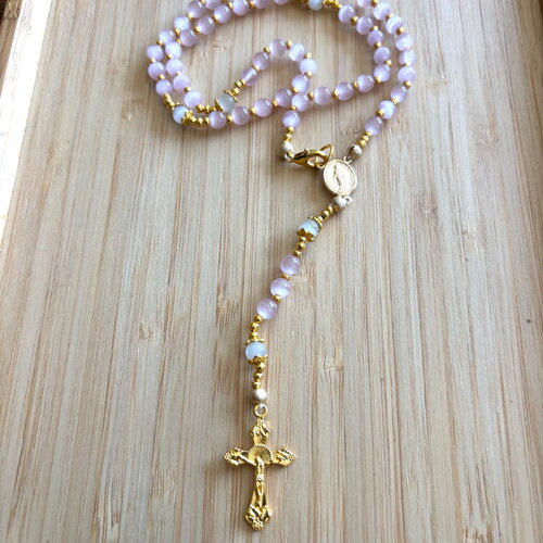 Chapelet chrétien, rosaire chrétien, chapelet perles rose blanc , chapelet croix or, rosaire de protection, chapelet œil de chat, cadeau