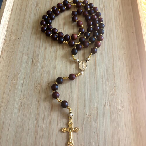 Chapelet chrétien, rosaire chrétien, chapelet bois santal, rosaire bois naturel , chapelet croix or, rosaire protection, chapelet catholique