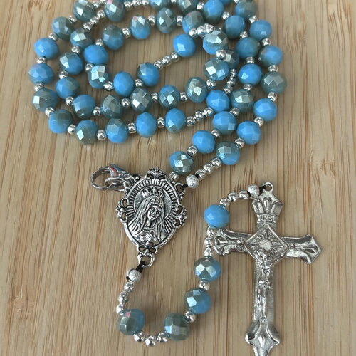 Chapelet chrétien, rosaire chrétien, chapelet cristal bleu, chapelet croix argent, chapelet protection, rosaire cristal bleu, cadeau