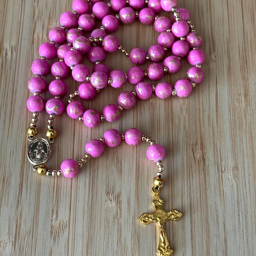 Chapelet chrétien, rosaire chrétien, chapelet perles rose, chapelet rose or, rosaire protection, chapelet porte bonheur, chapelet croix or,