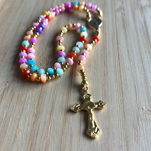 Chapelet chrétien, rosaire chrétien, chapelet perles multicolores, chapelet coquillage, rosaire prière marie, cadeau chrétien, cadeau femme