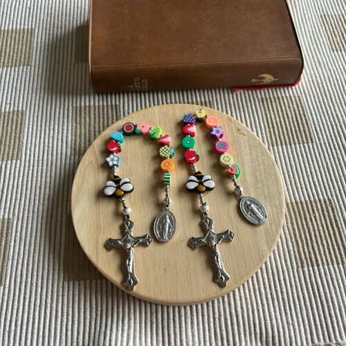 Dizainier chrétien, chapelet chrétien, rosaire chrétien, chapelet fruit, chapelet médaillon des saints, chapelet protection, cadeau religion