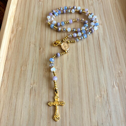 Chapelet chrétien, chapelet cristal mauve, chapelet perles lilas, rosaire chrétien, chapelet croix or, rosaire protection, cadeau religieux