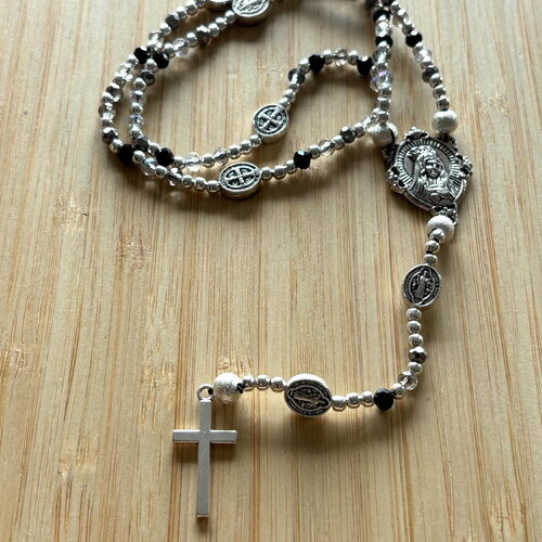 Chapelet chrétien, rosaire chrétien, chapelet cristal noir, chapelet cristal argent, chapelet médailles religieux, rosaire protection,