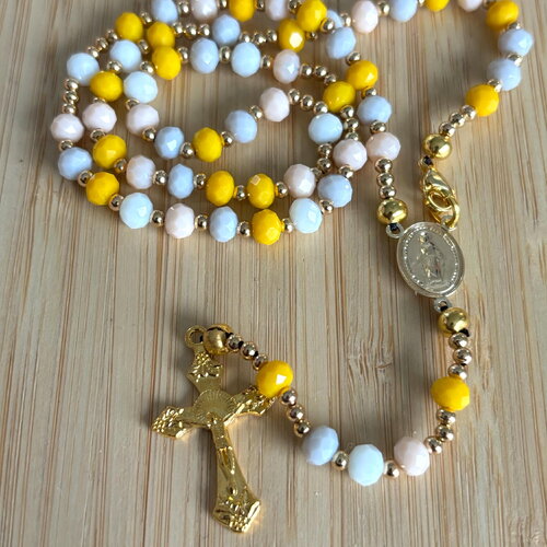 Chapelet chrétien, rosaire chrétien, chapelet chrétien traditionnel, chapelet cristal, chapelet jaune gris, chapelet croix or, cadeau