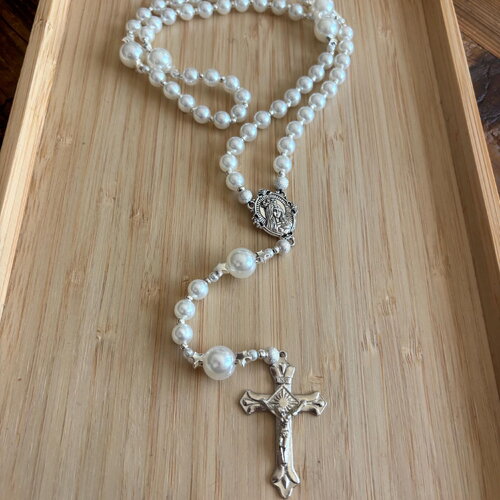 Chapelet chrétien, rosaire chrétien, chapelet traditionnel catholique, chapelet blanc nacré, chapelet blanc argent, chapelet étoile argenté