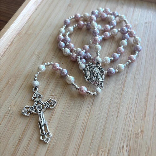 Chapelet chrétien, rosaire chrétien, chapelet perles rose, chapelet perles nacré, rosaire protection, cadeau religieux, cadeau femme,