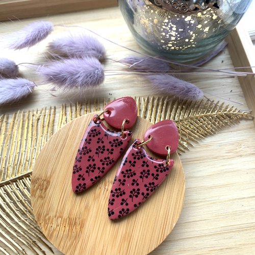 Boucles d’oreilles dagues fait main en france couleurs vieux rose avec motif floral , modèle unique fait main