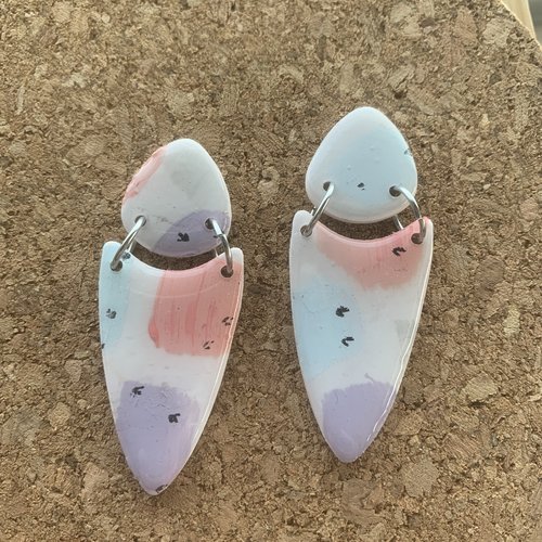 Boucles d’oreilles dagues fait main en france couleurs pastel rose, violet et bleu , modèle unique fait main