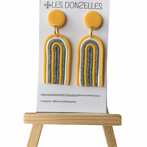 Boucles d’oreilles petit modèle arc, fait main en argile polymère, unique