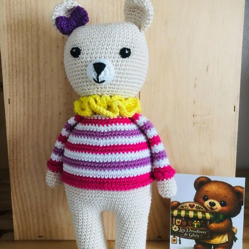Doudou ourse au crochet artisanale en coton aloé vera, création française faite main pour enfant
