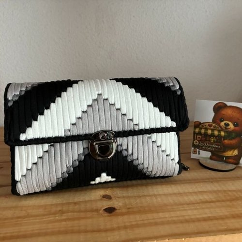 Sac bandoulière artisanal, cadeau unique sac graphique noir, blanc et gris les doudous de ghis