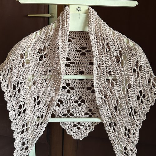 Châle crocheté en coton
