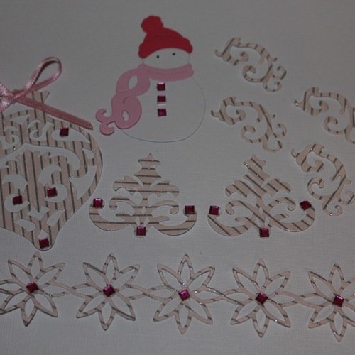 Lot de 9 décorations de noël en papier pailleté , différent modèle .