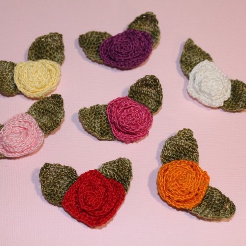 Lot de 7 roses en coton au crochet différentes couleur .