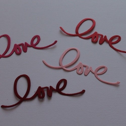 Lot de  découpes écriture  " love  "  en couleur .