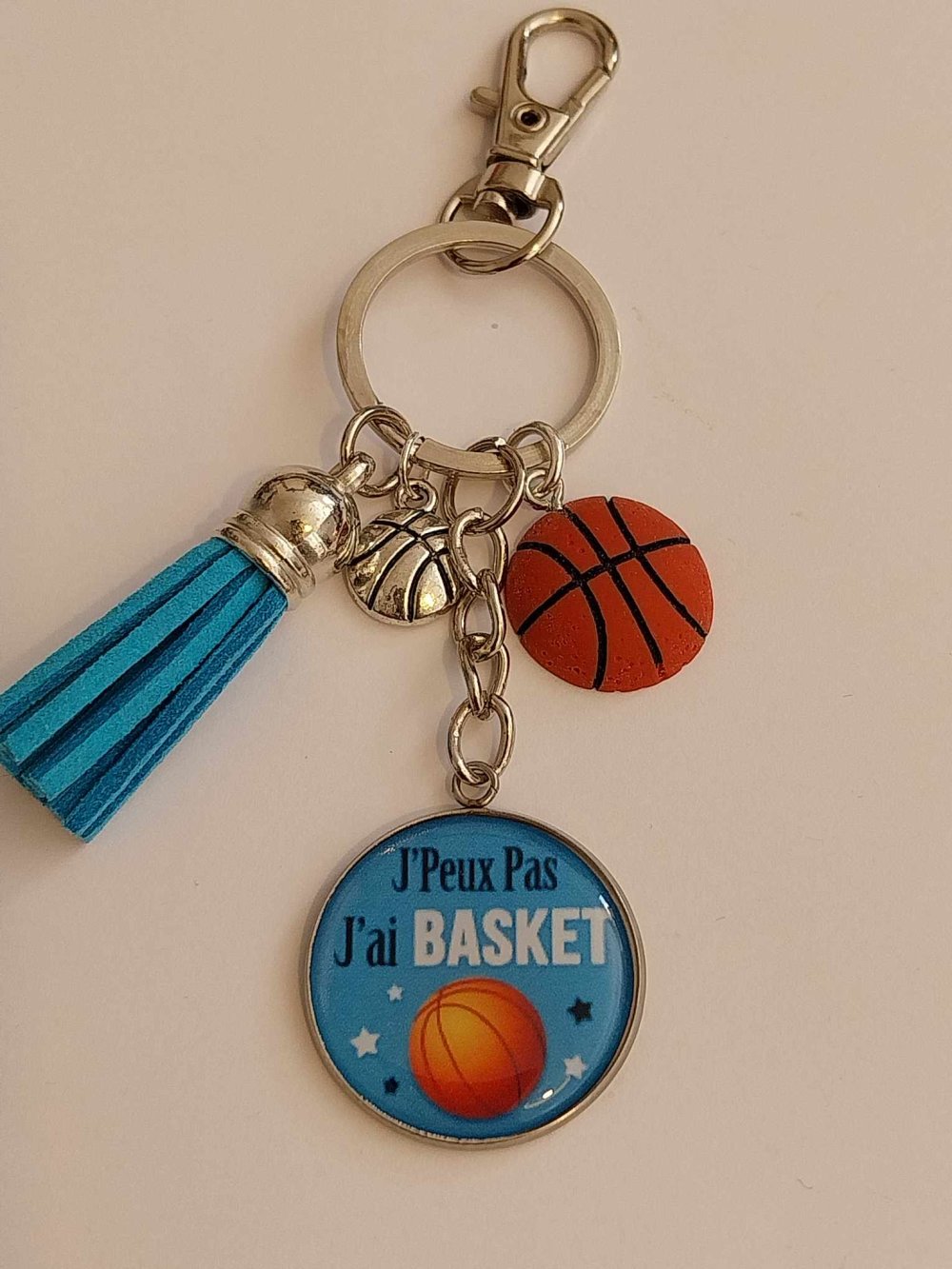 Porte-clés métal avec ballon orange de basket
