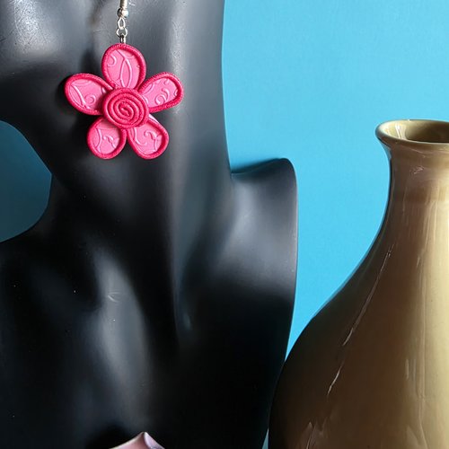 Boucles d'oreilles pendantes la "margot" rose