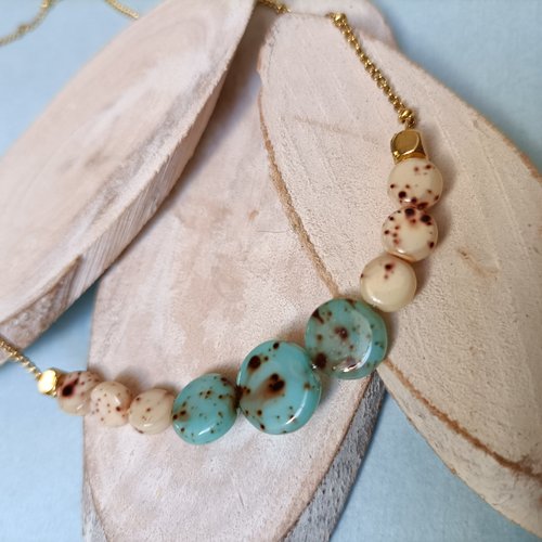 Manika - collier élégant en perles plates