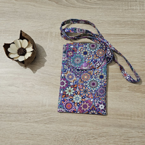 Pochette téléphone en bandoulière