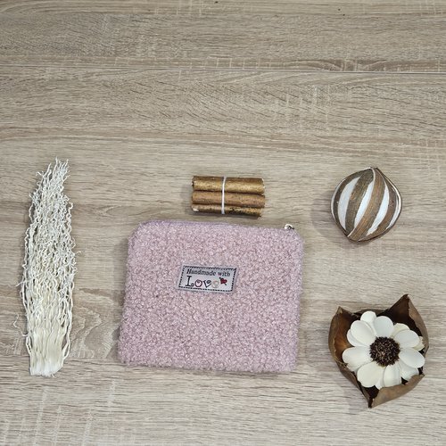 Petite pochette en tissu bouclé