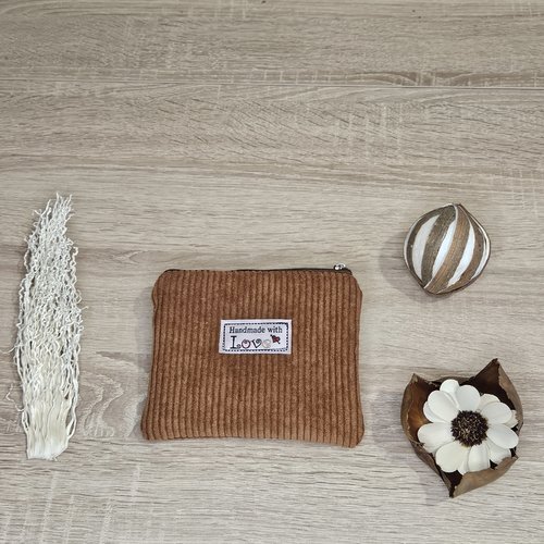 Petite pochette en velours côtelé