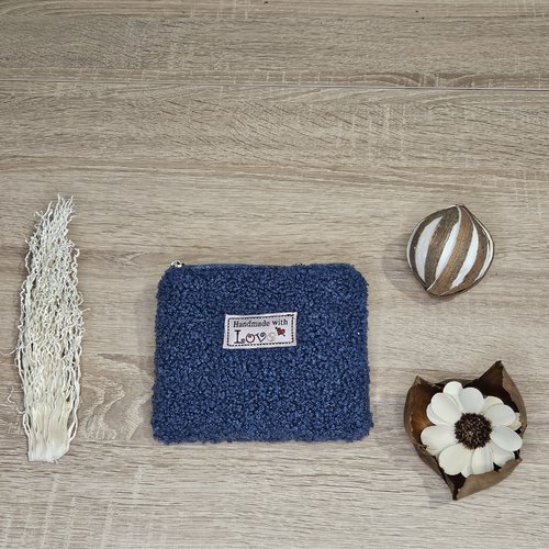 Petite pochette en tissu bouclé