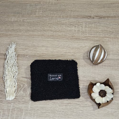 Petite pochette en tissu bouclé