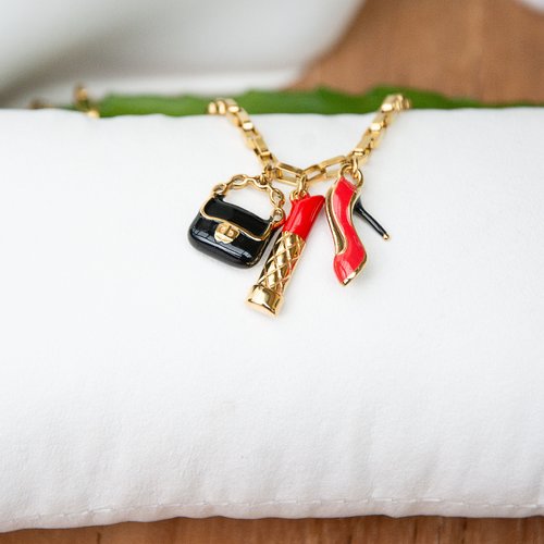 Collier escarpin sac rouge à lèvres acier 304l doré pvd résine 45 cm "c'est tout." bijoux femme assembler mains