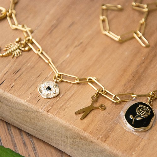 Collier maille rectangle acier doré pvd et breloques mystiques 45 cm "nevermore spirit" bijoux femme assembler mains (a897)