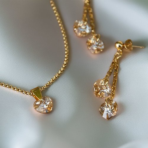 Parure collier jaseron et boucles d'oreilles vénitienne acier doré cristal "cœur cristal" bijoux femme assembler mains