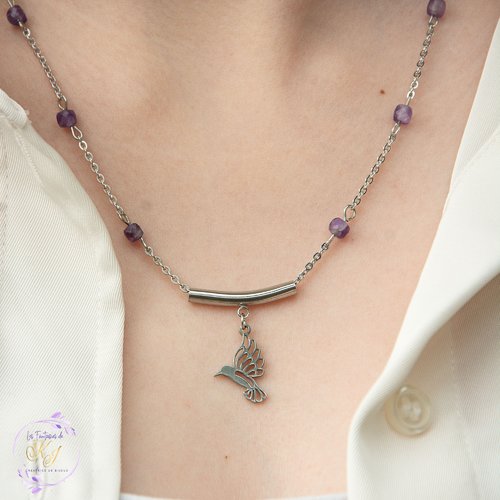 Collier acier inox et améthyste 47 cm "murmure du colibri" bijoux femme assembler mains