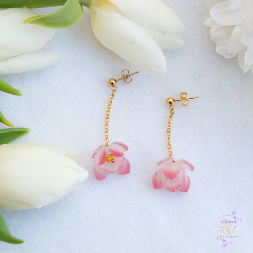 Clous d'oreilles 50 mm acier doré pvd et cristaux autrichiens rose "dharma lotus" bijoux femme assembler mains