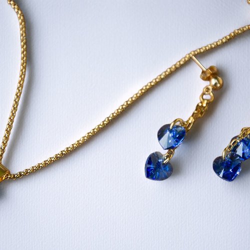 Parure collier boucles d'oreilles cœur bleu acier doré 40 cm bijoux femme assembler mains "secret d'azur"