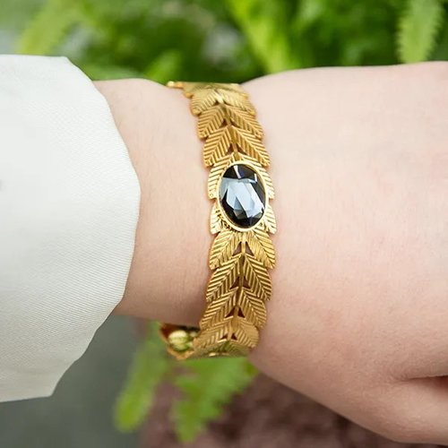 Bracelet jonc acier 316l doré et cristal autrichien gris 16 cm bijoux femme assembler mains "laurella"