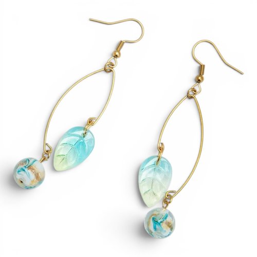 Boucles d'oreilles acier doré et feuilles de verre 71 mm bijoux femme assembler mains "alea"