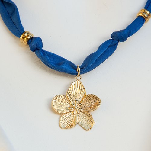 [déstockage -50%] collier "hanae" acier 316l tissu bleu roi fleur de cerisier 40 cm bijoux femme assembler mains (a895)