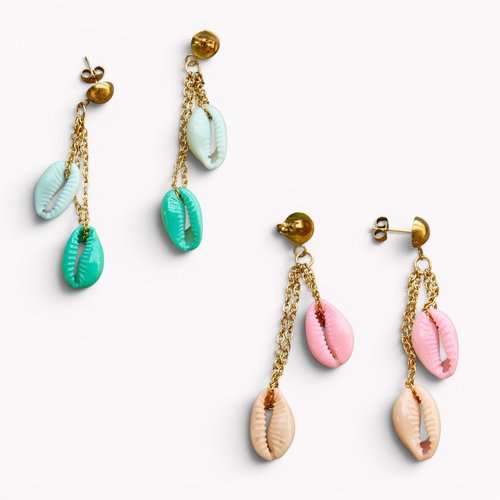 Boucles d'oreilles "camelia" ou "glenda" acier doré et cauris 60 mm bijoux femme assembler mains (a645)