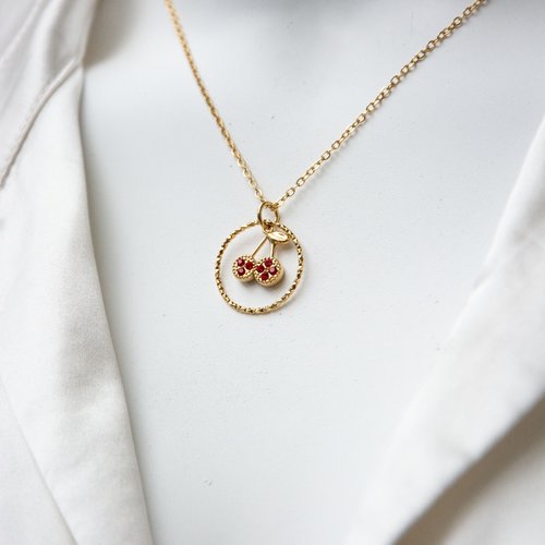 Collier "cerise sur le gâteau" acier 316l/304l et émail 40 cm bijoux femme assembler mains (a881)