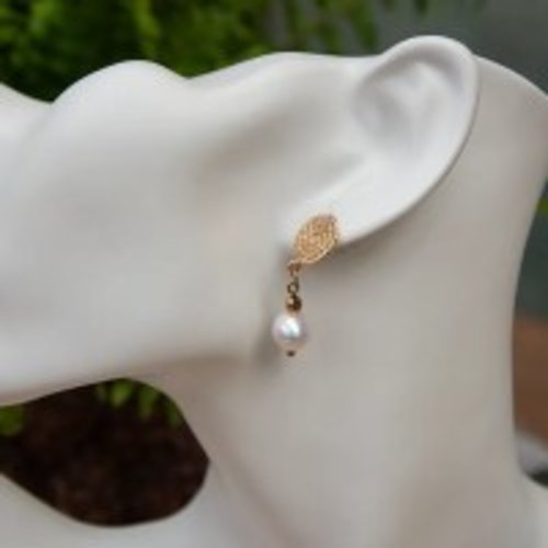 ​clous d’oreilles "avaluna" perles d’eau douce et or fin 30 mm bijoux femme assembler mains (a677)