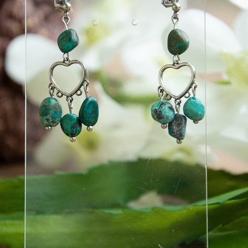 Clous d'oreilles "coeur" chrysocolle naturelle et acier 47 mm bijoux femme assembler mains (a203)