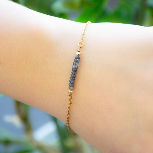 Bracelet "indra" acier doré et saphir bleu 18,4 cm bijoux femme assembler mains