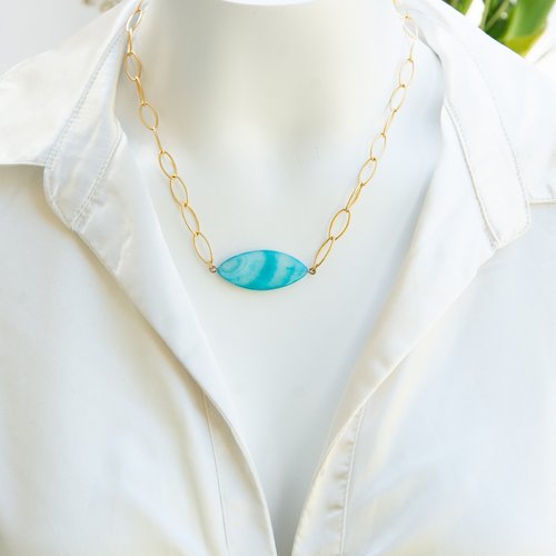 Collier "ondina" code : destock50 acier doré et perle coquillage 45 cm bijoux femme assembler mains (a834)
