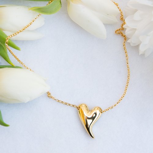 Collier "adora" acier 316l doré coeur 40 cm bijoux femme assembler mains (a833)