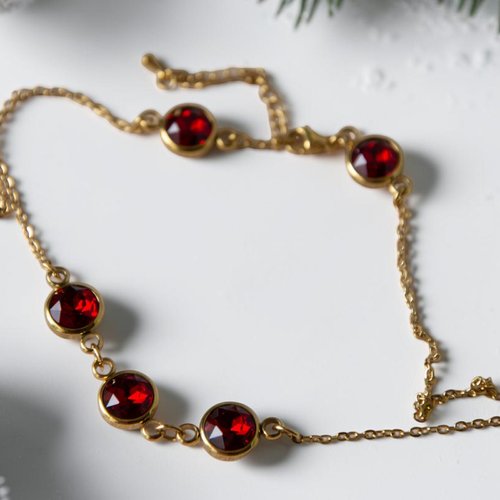Collier "saprina" acier 304 doré et verre rouge 41 cm bijoux femme assembler mains (a763)