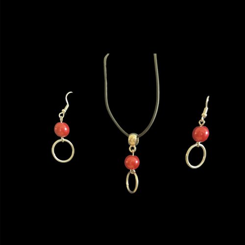 Parure collier et boucles d'oreilles perles nacrées rouge