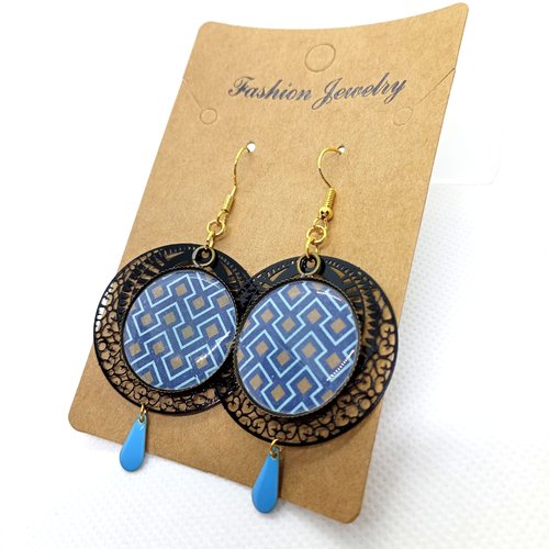 Boucles d'oreilles *gracy* en laiton doré avec pendentifs recouverts de cabochons en résine